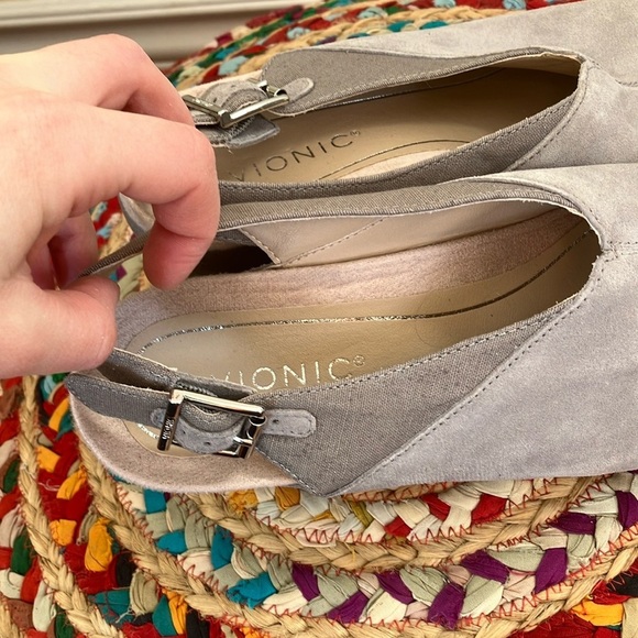 NWOT Vionic Trixie Light Gray Peep-Toe Slingback Shoes - Picture 2 of 8